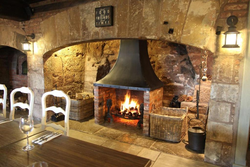 Weston Hall スタッフォード エクステリア 写真